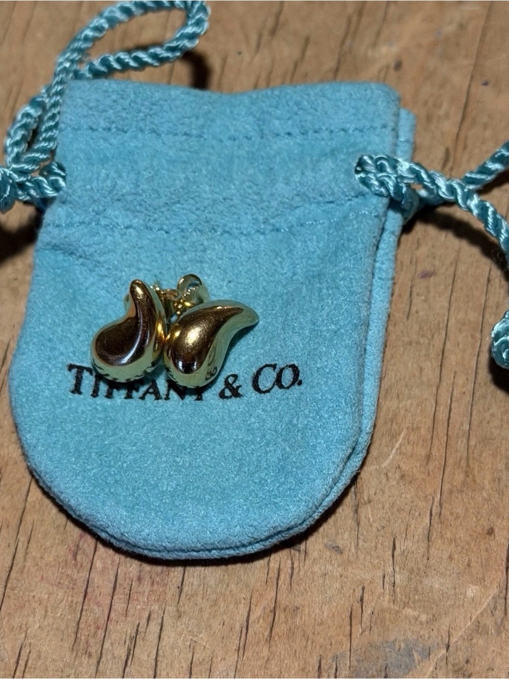 Tiffany Comma Earrings 750 18k yellow gold for pierced ears/great cond.